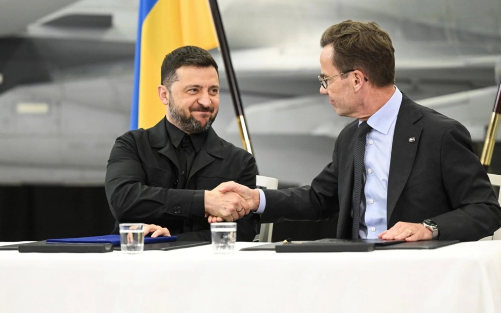 Zelensky in Sweden for air defence deal