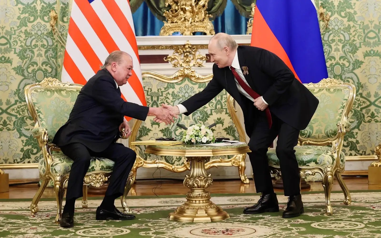 King invites Putin to visit Malaysia next year