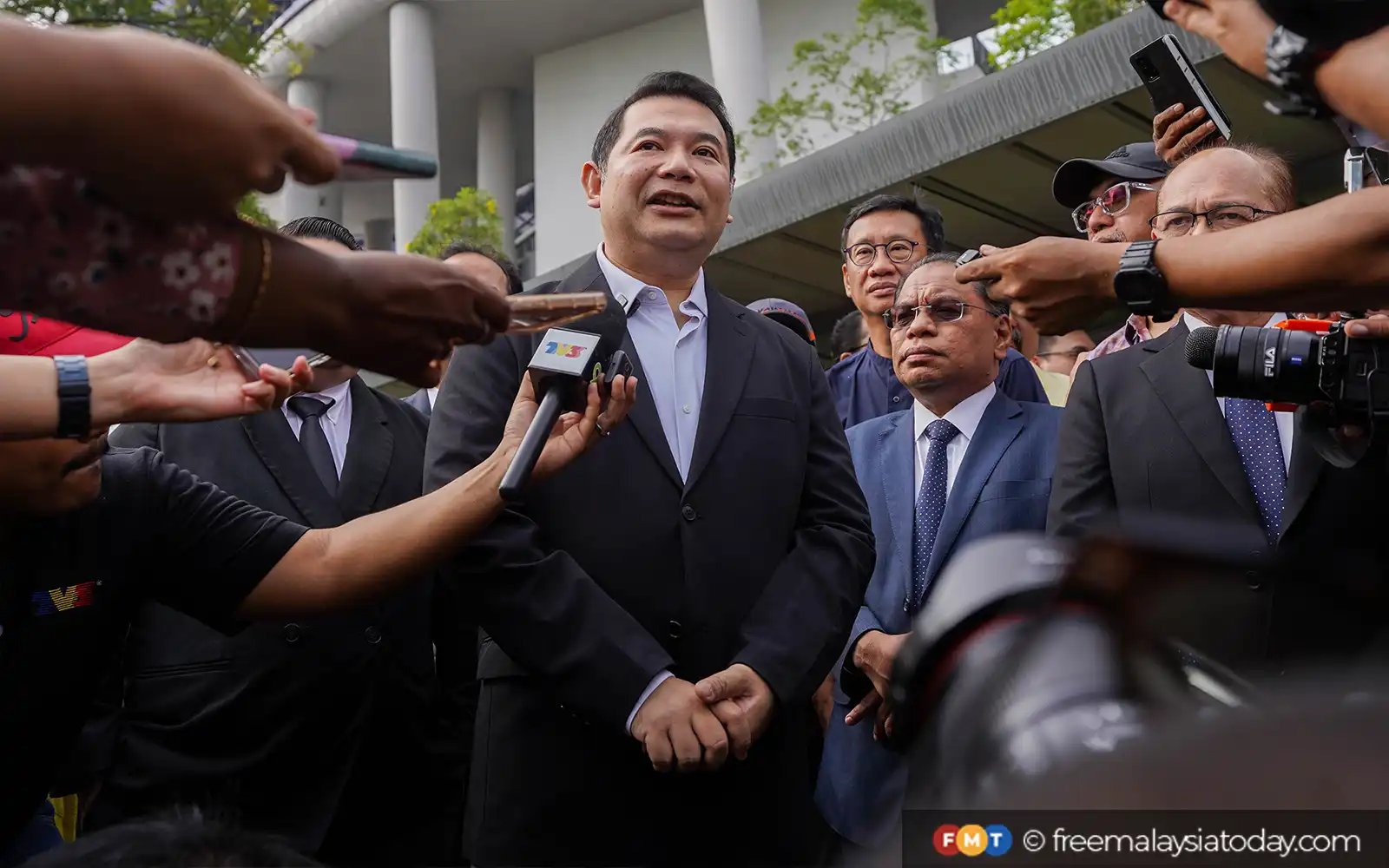 Rafizi tiba di ibu pejabat SPRM