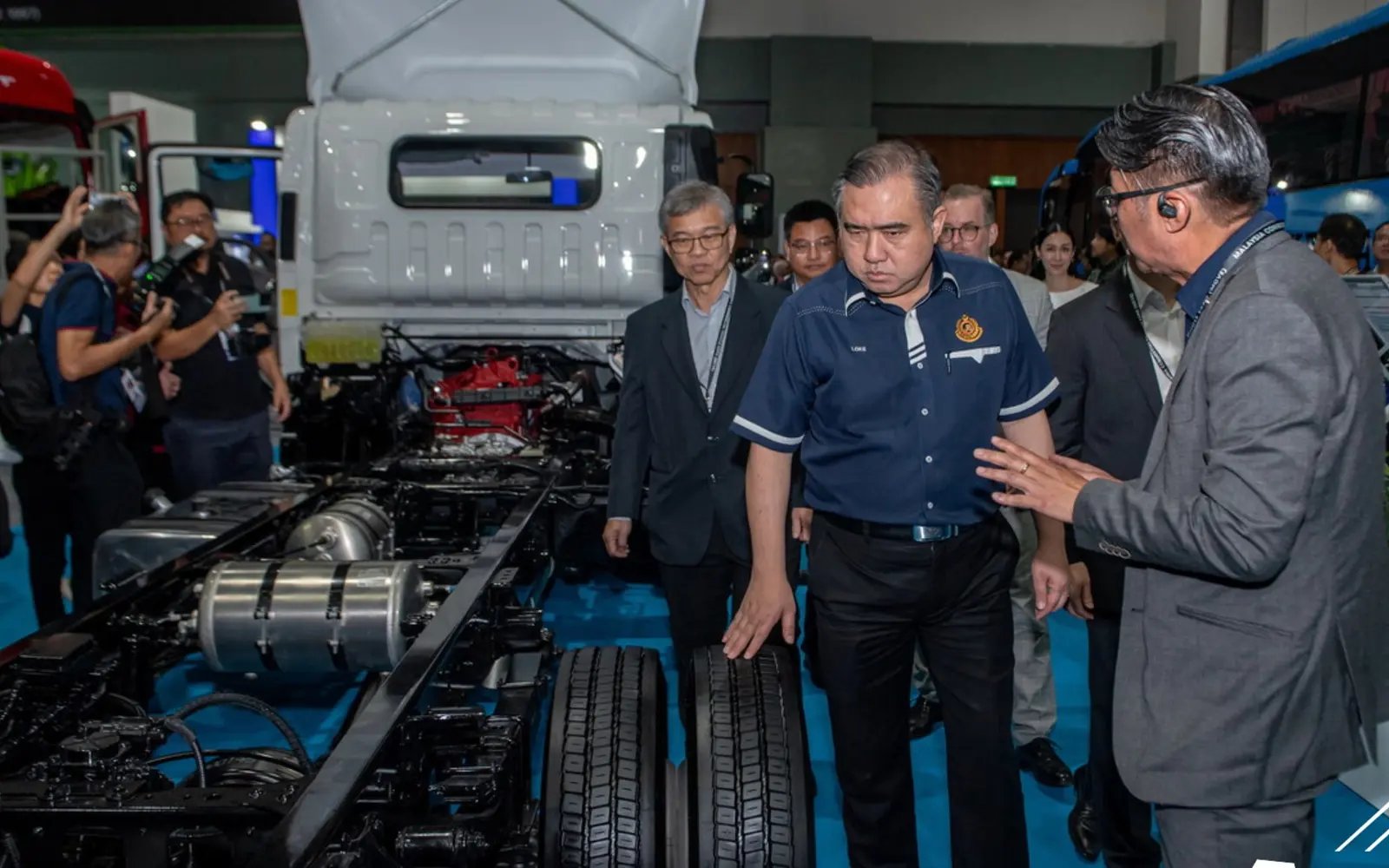 Kerajaan timbang insentif trak EV demi kurang kos subsidi diesel