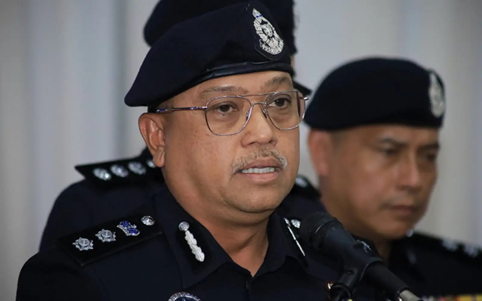Teen scolded for littering held for slashing security supervisor