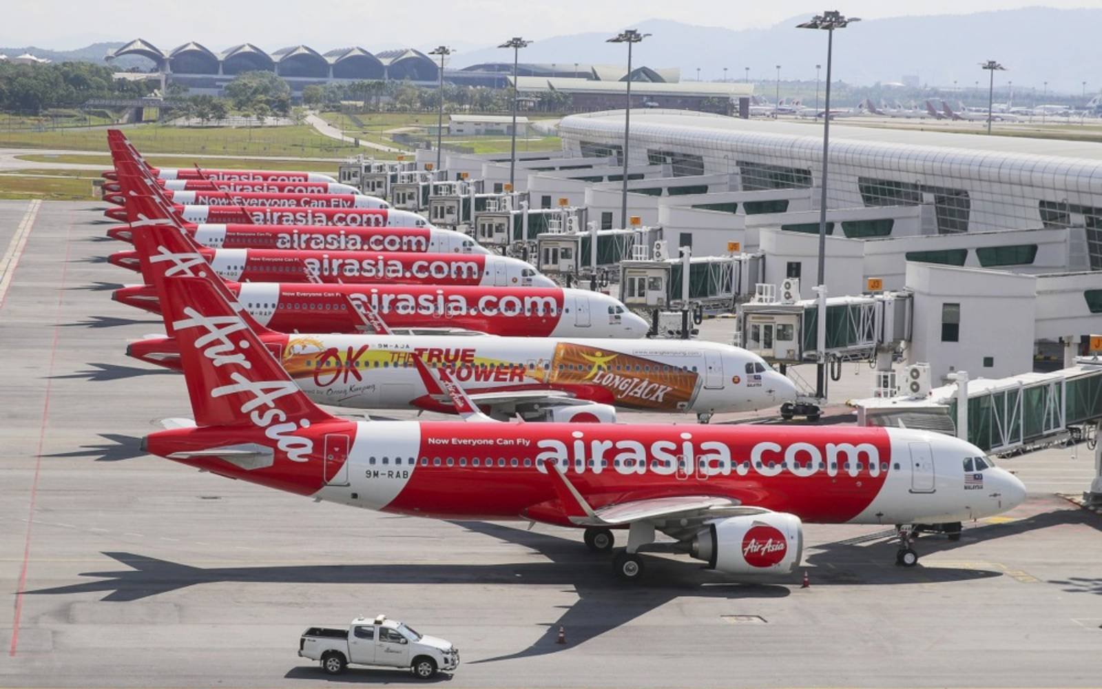AirAsia signs major deal for Airbus A220 jets made in Canada