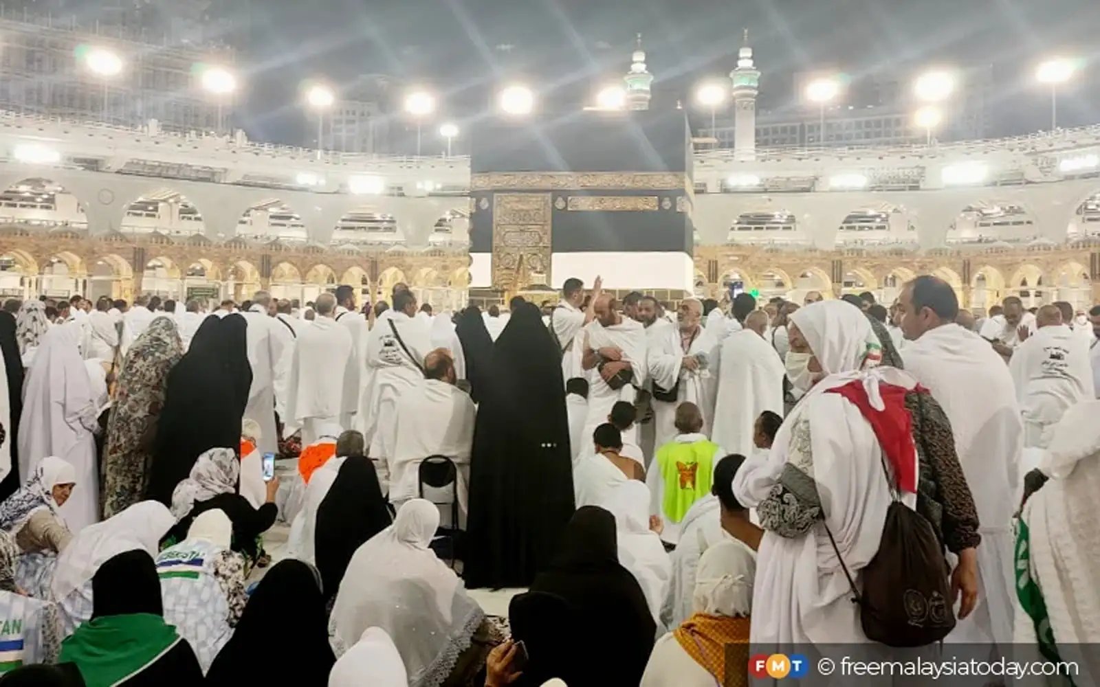 What pilgrims carry on the road to Arafah
