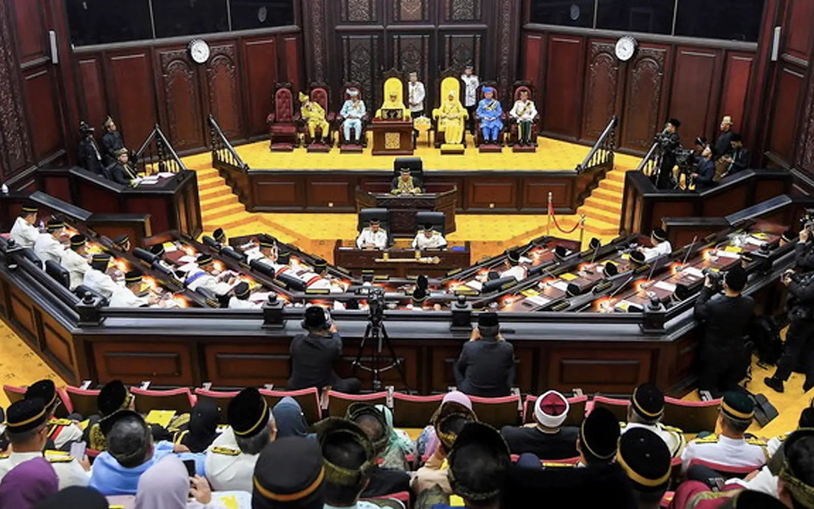 Khairy sees no-confidence vote as way to end Negeri Sembilan crisis