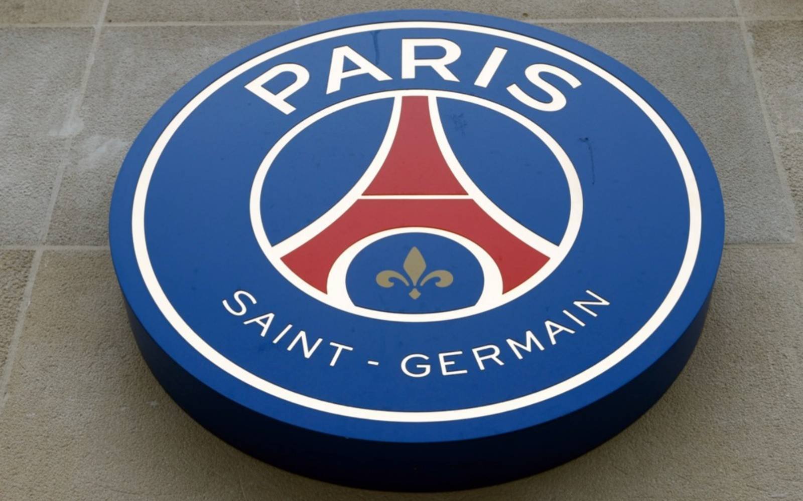 PSG closing in on another French title before Bayern second leg