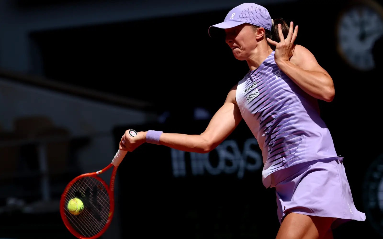 Swiatek races into French Open second round