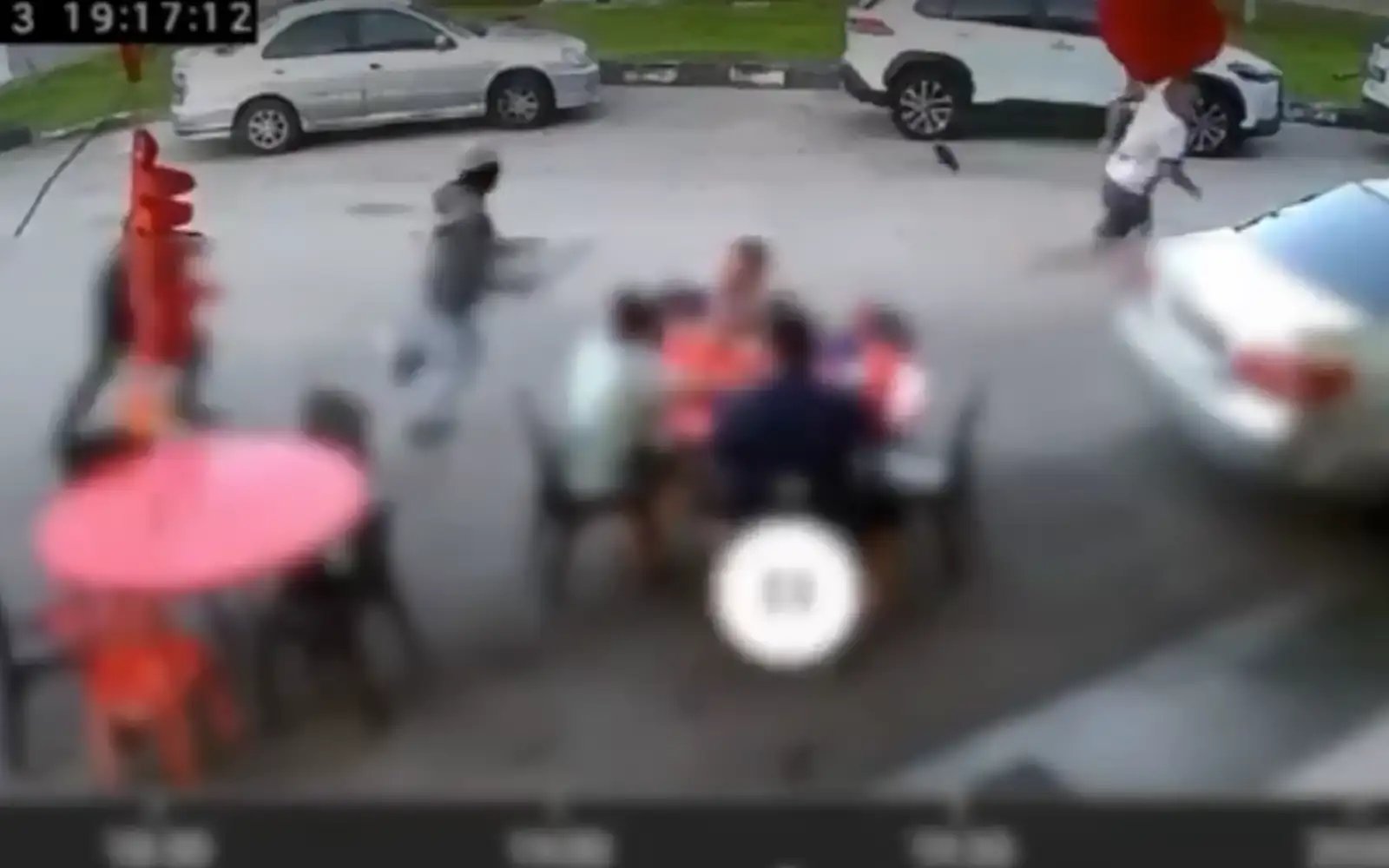‘Gangster’ among 3 charged over fatal slashing in broad daylight