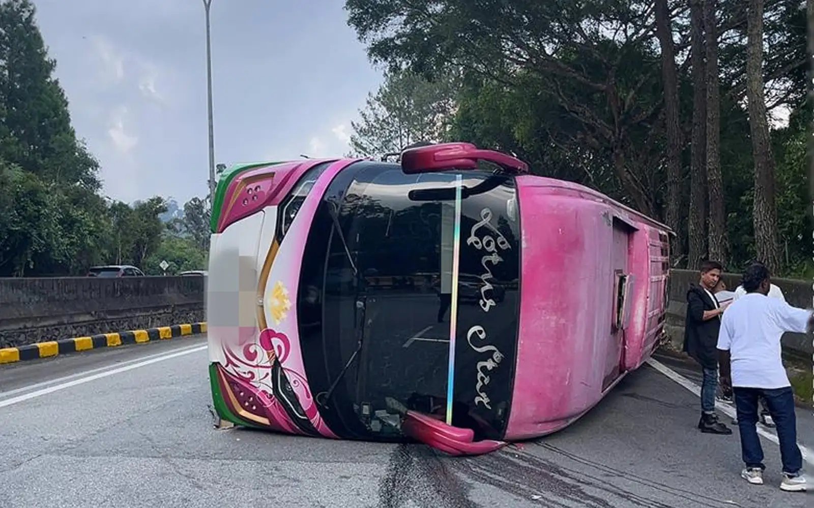 7 cedera dalam nahas babit 2 bas, SUV di Jalan Genting Highlands