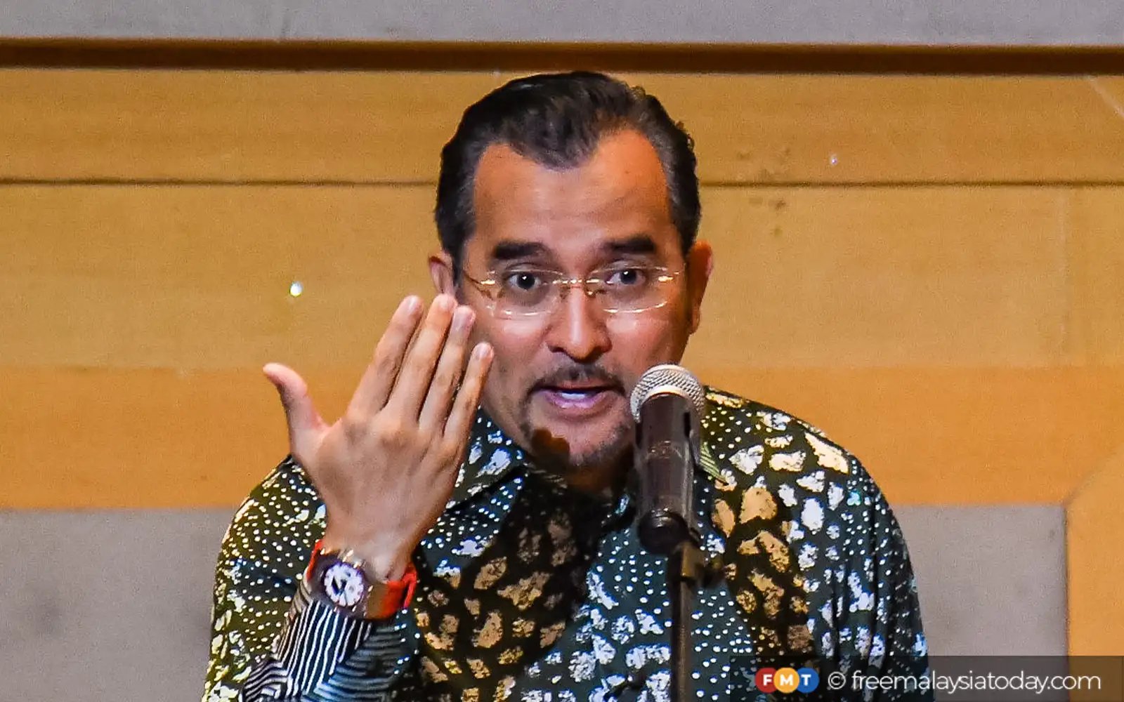 Lebih 10 wakil rakyat mahu masuk Umno semula, kata Asyraf