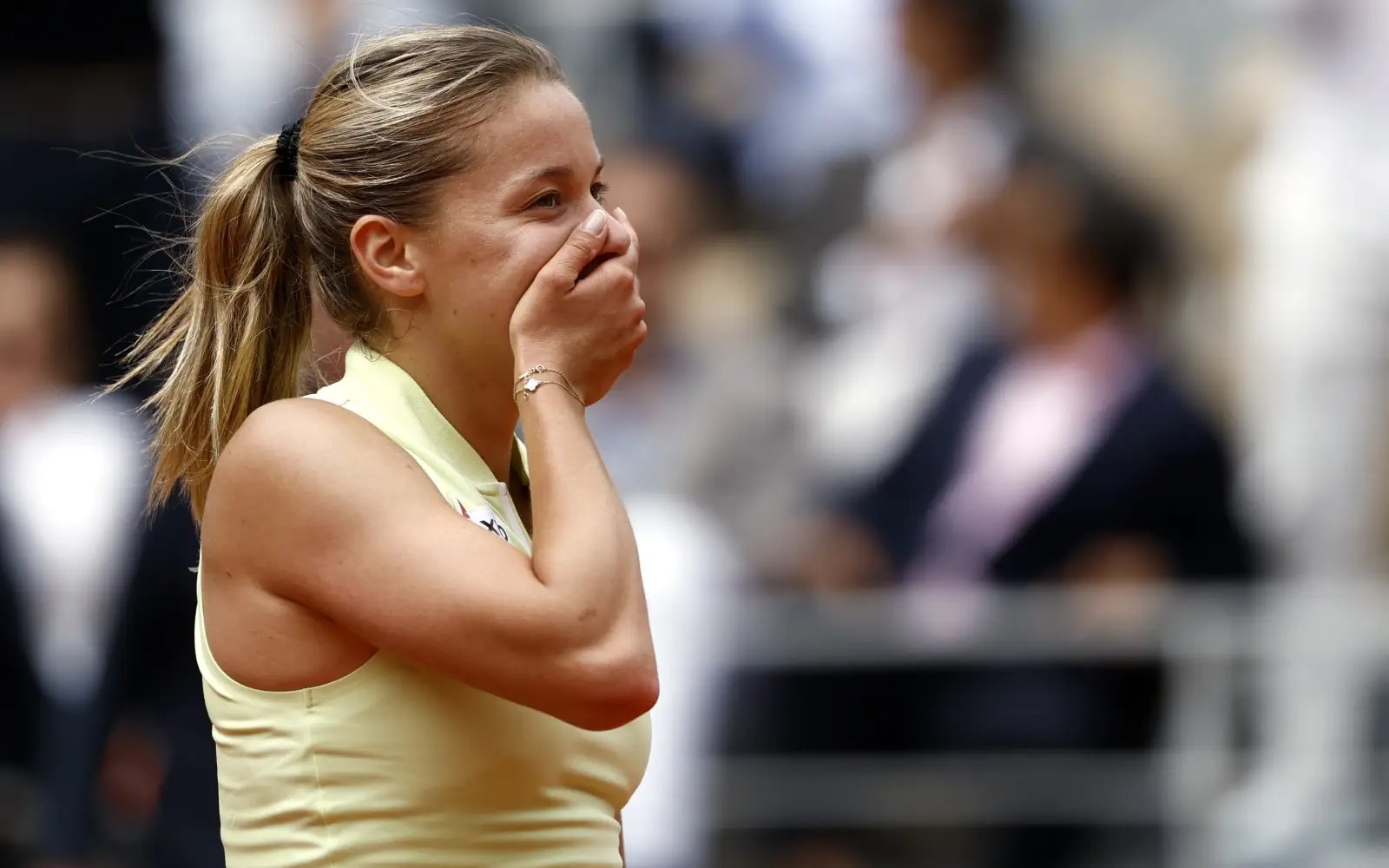 Polish qualifier Chwalinska reaches French Open semi-finals