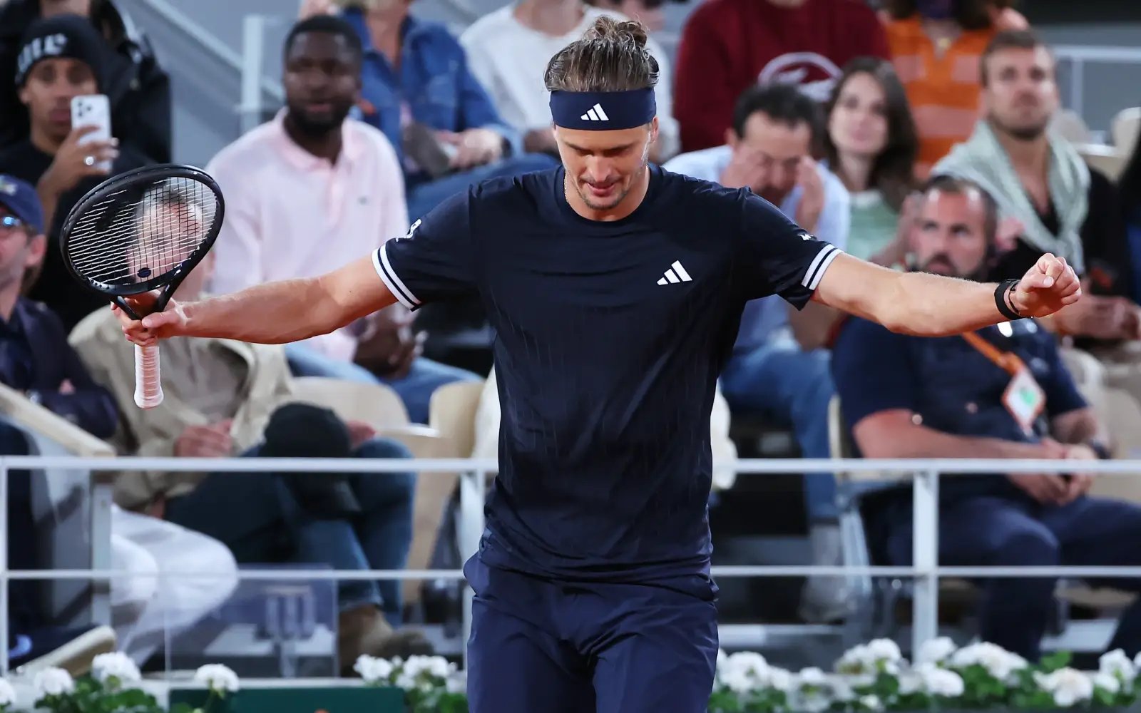 Zverev brushes off Jodar to reach French Open last 4