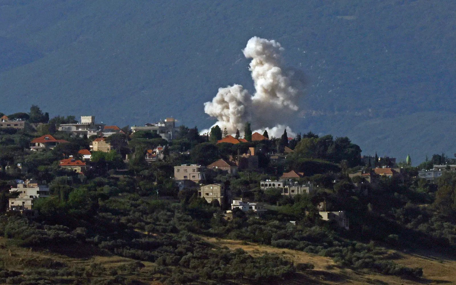 Hezbollah needs to cease attacks first, says US official