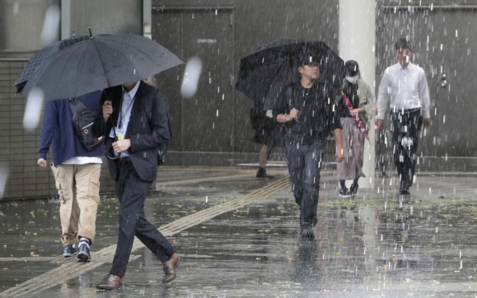 Flood warnings as storm moves towards Tokyo
